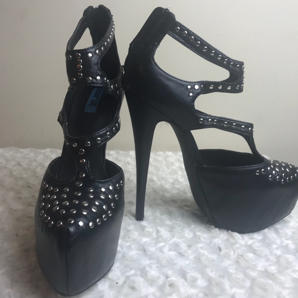 Banger!! Penny Sue Platform Heels! 🔥